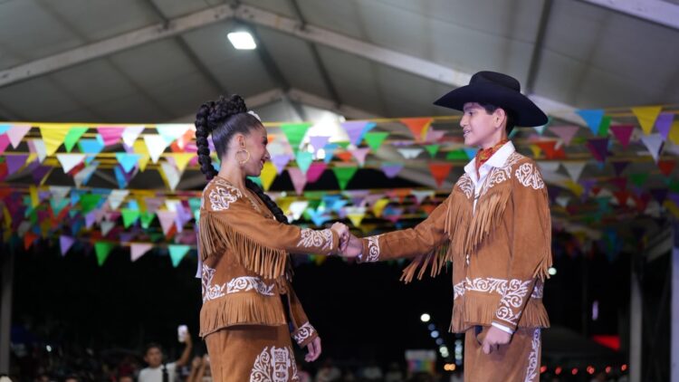 Zapatean el Huapango Huasteco 261 parejas: Secretaría de Turismo