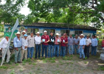 Trabajo coordinado protege a becerros recién nacidos del gusano barrenador