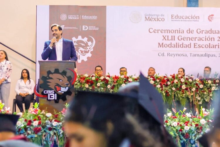 Asistió Carlos Peña Ortiz a Ceremonia de Graduación del CETIS No. 131 en Reynosa