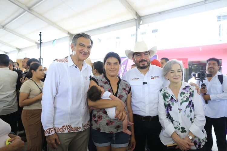 Américo y María de Villarreal benefician a miles en González a través de la brigada Transformando Familias