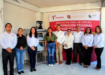 Fortalece STPS emprendimiento con entrega de equipo productivo a dos negocios de Nuevo Laredo