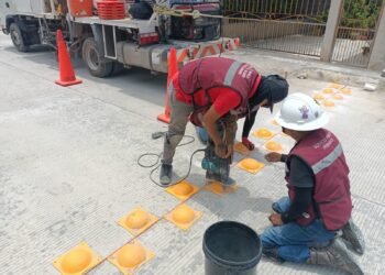 Mejora Gobierno de Reynosa seguridad vial en colonias con señalización