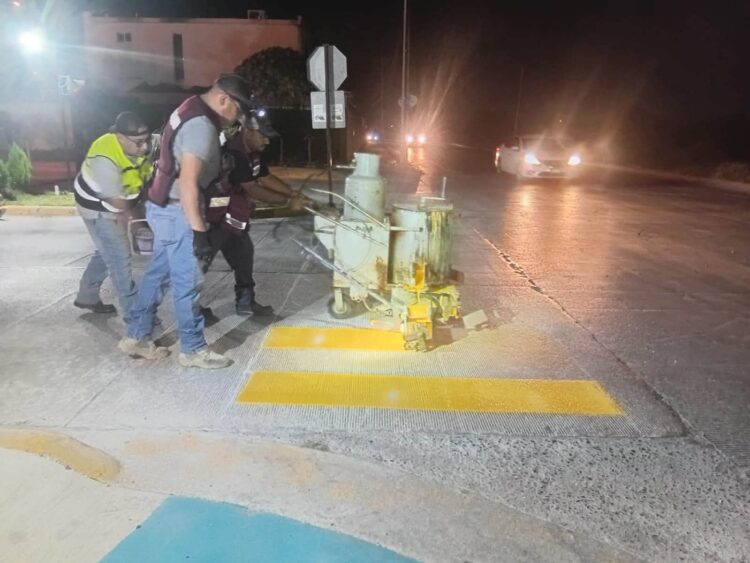 Mejora Gobierno de Reynosa vialidades con trabajo nocturno
