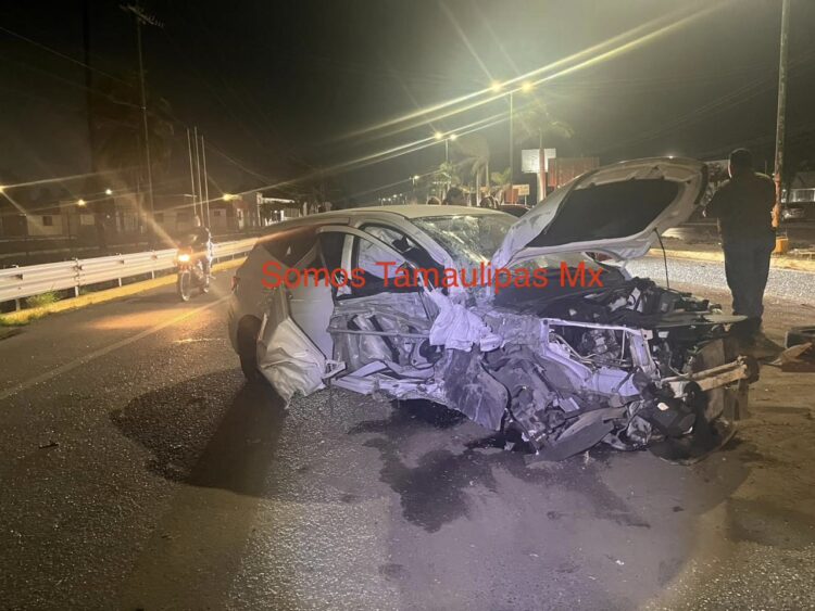 Se salva joven aparentemente ebrio tras chocar y dejar inservible su auto de reciente modelo en Altamira