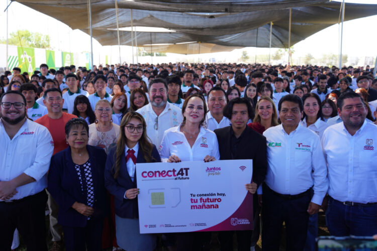 Lleva Carmen Lilia Canturosas Programa de Conectividad Móvil Gratis a Estudiantes de Nuevo Laredo