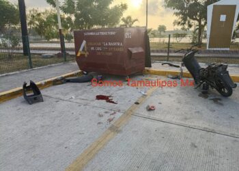Muere Jovencita tras chocar su moto contra contenedor para basura en Altamira