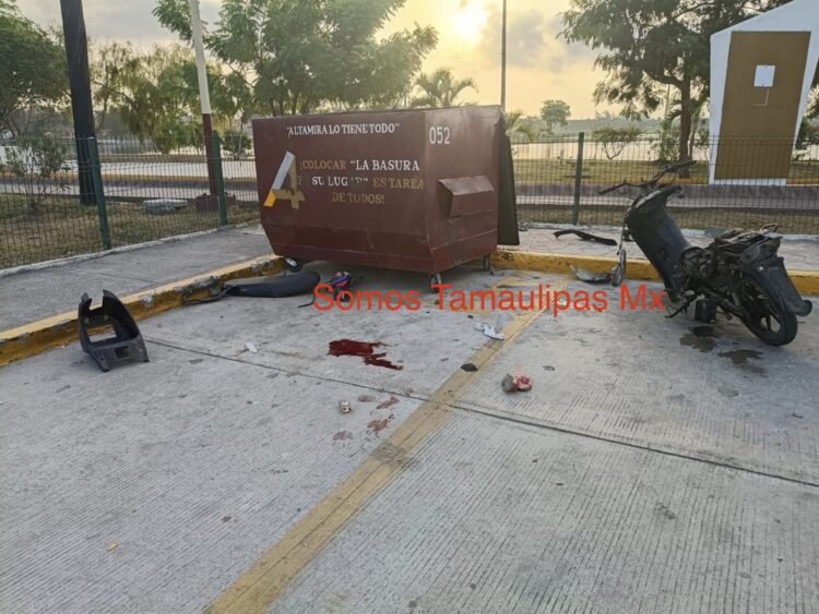 Muere Jovencita tras chocar su moto contra contenedor para basura en Altamira
