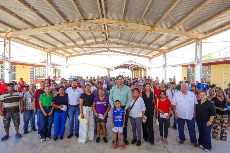 Llevó Carlos Peña Ortiz Programa de Subsidio del Agua a Rincón de las Flores