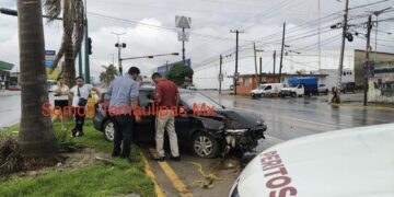 Se creía Toretto con su vehículo, derrapa y se impacta con palmeras en Altamira