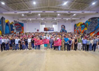 Entregó Carlos Peña Ortiz tarjetas de “Mamá Luchona” en apoyo a mujeres de Reynosa