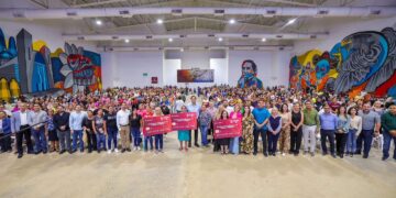 Entregó Carlos Peña Ortiz tarjetas de “Mamá Luchona” en apoyo a mujeres de Reynosa