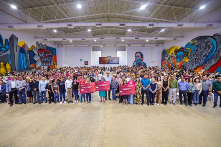 Entregó Carlos Peña Ortiz tarjetas de “Mamá Luchona” en apoyo a mujeres de Reynosa