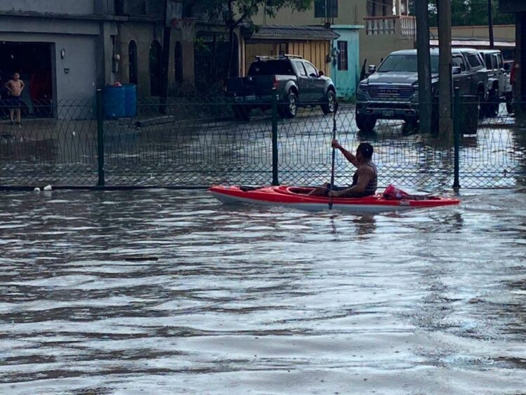 Calles de Matamoros bajo el agua por lluvias; Guardia Estatal implementa “Plan Tamaulipas”